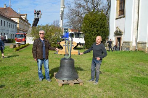 Navrácení zvonu sv. Václava do zvonice kostela sv. Jakuba